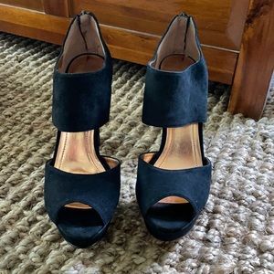 NIB BCBG black suede heels